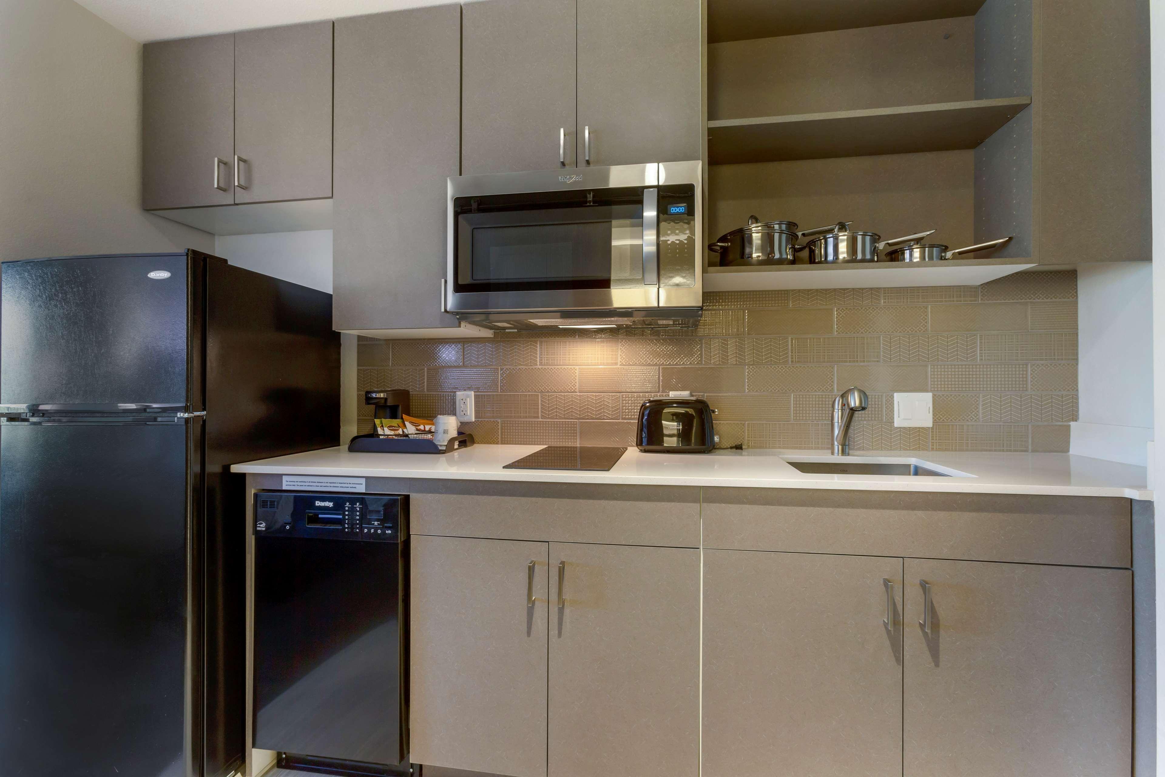Best Western Plus Executive Residency Phoenix North Happy Valley Exterior photo