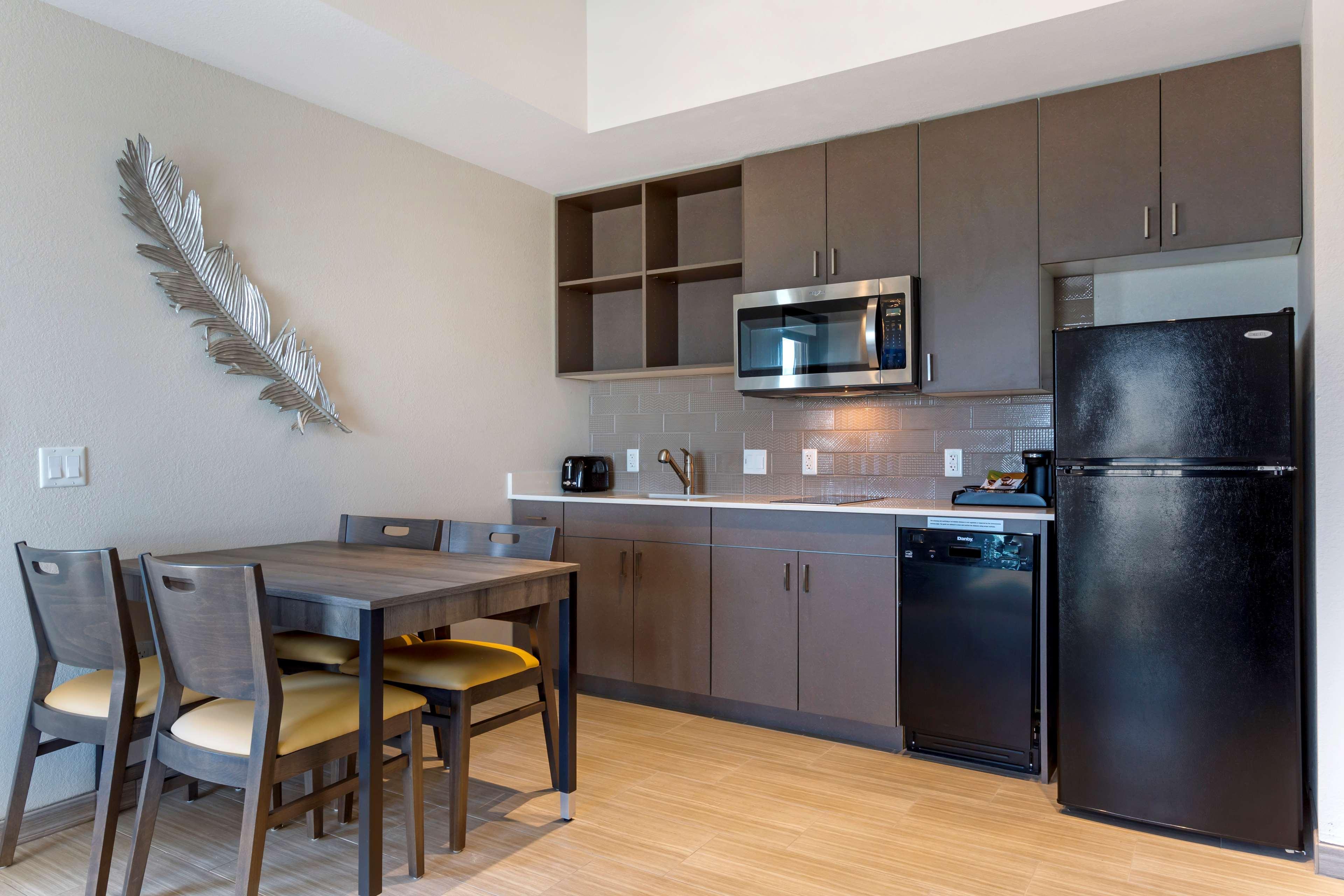 Best Western Plus Executive Residency Phoenix North Happy Valley Exterior photo