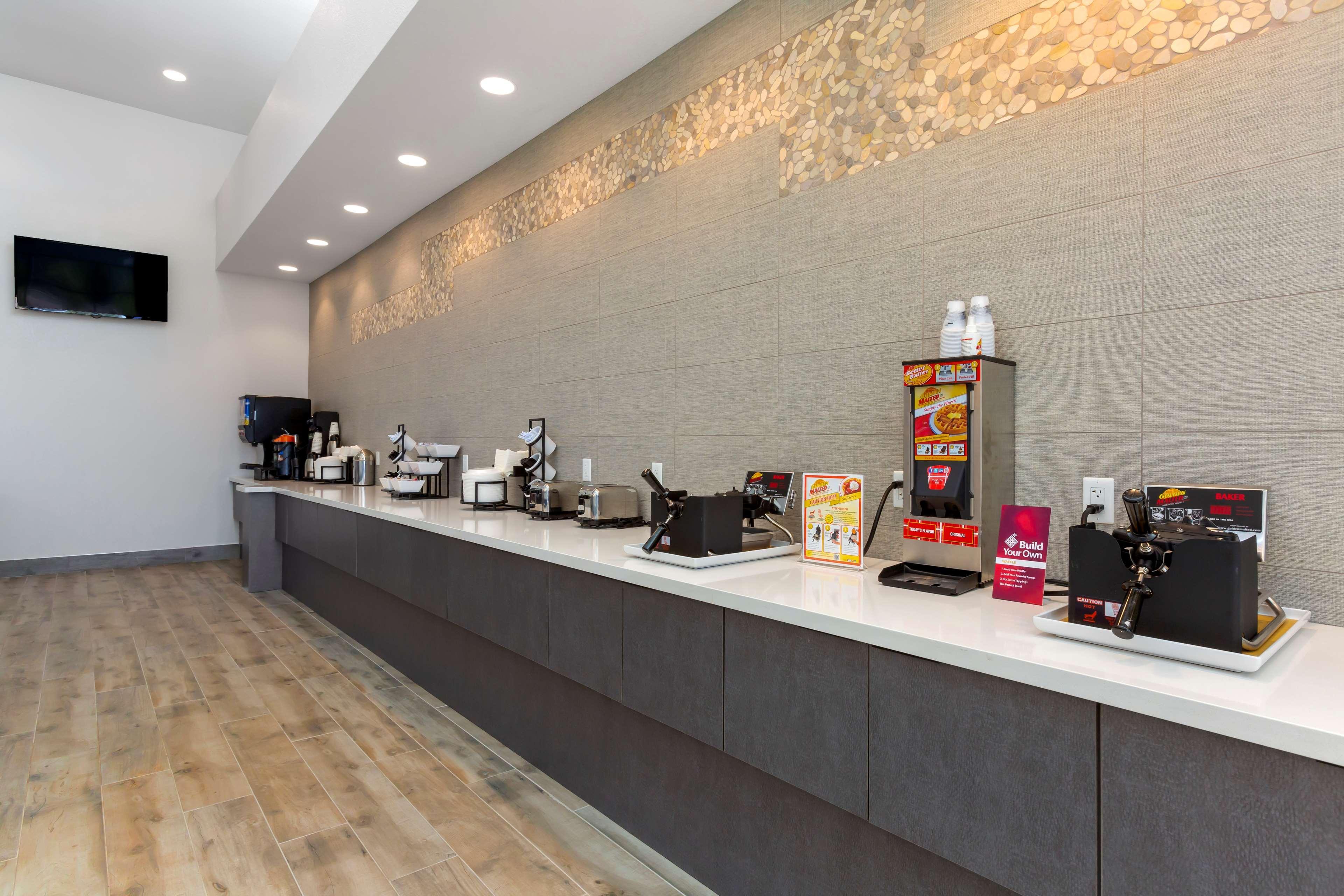 Best Western Plus Executive Residency Phoenix North Happy Valley Exterior photo